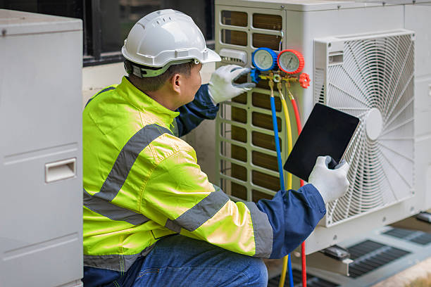 Professional Hvac technician working in Fulton, TX
